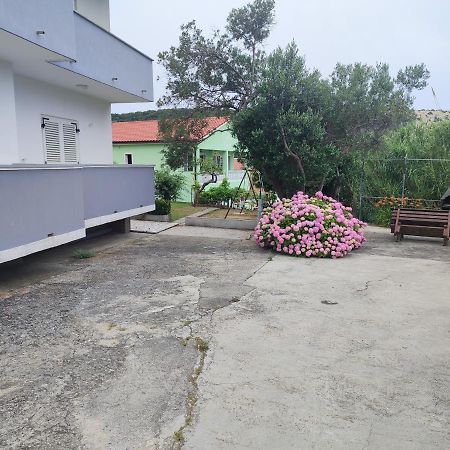 Apartment Valeria Lopar Exterior photo