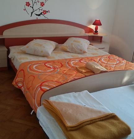 Apartment Valeria Lopar Exterior photo