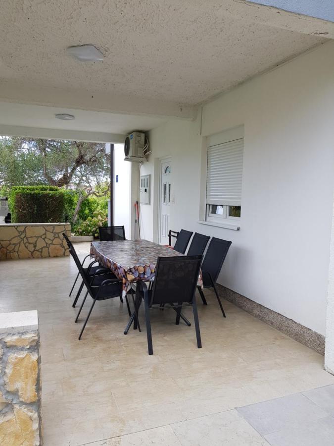 Apartment Valeria Lopar Exterior photo