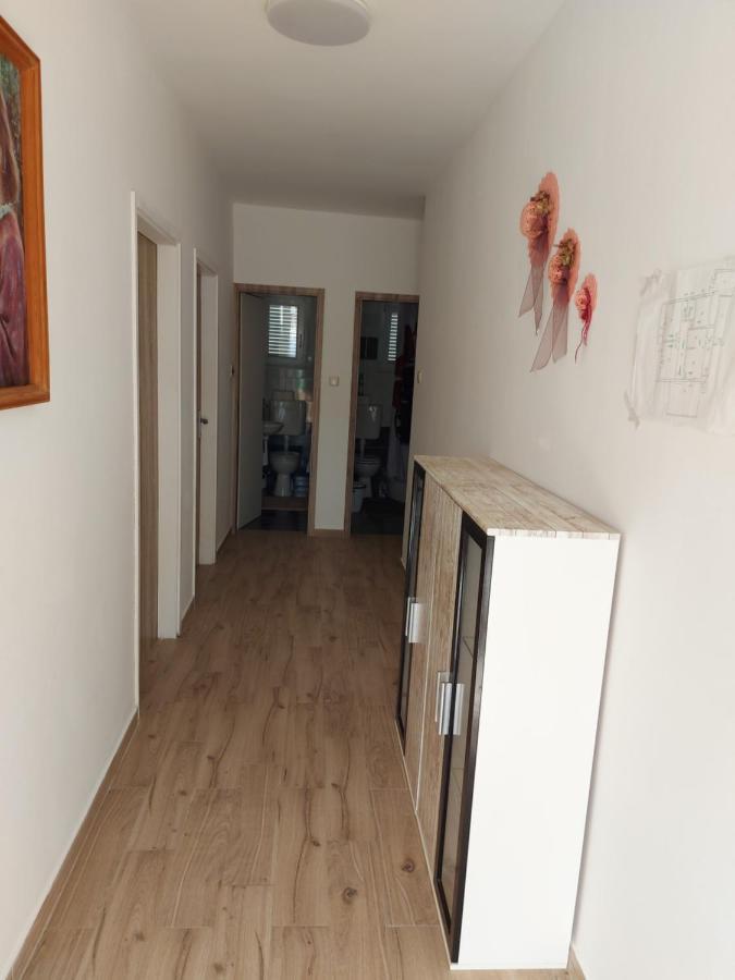 Apartment Valeria Lopar Exterior photo