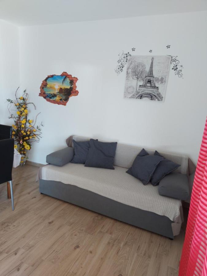 Apartment Valeria Lopar Exterior photo