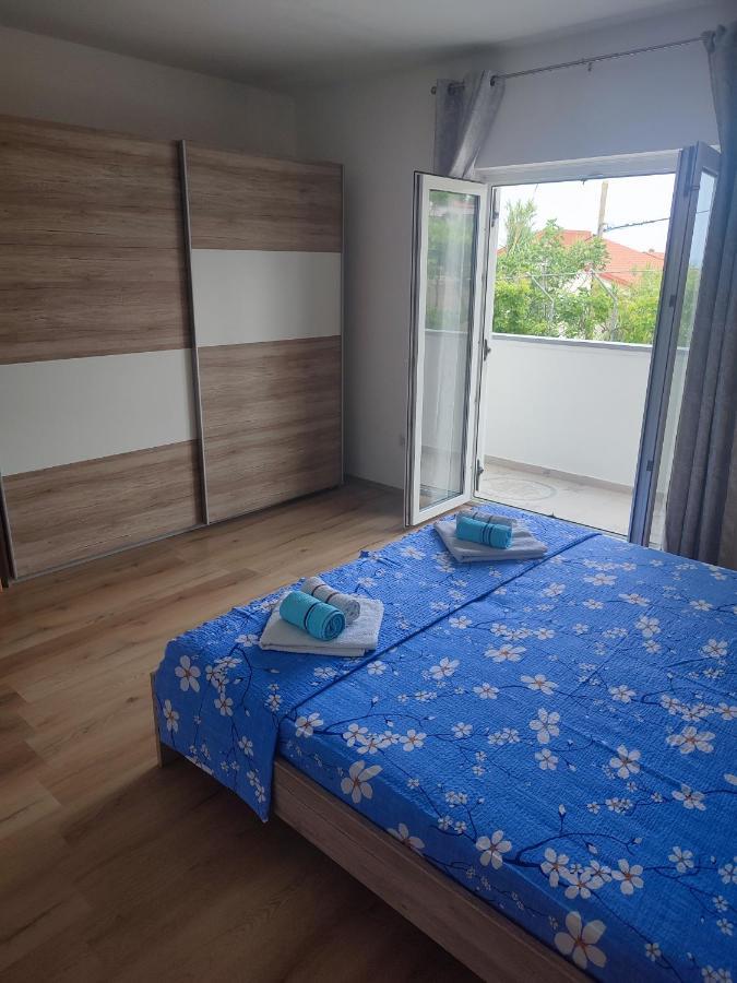 Apartment Valeria Lopar Exterior photo