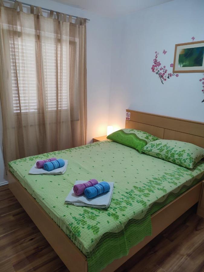 Apartment Valeria Lopar Exterior photo