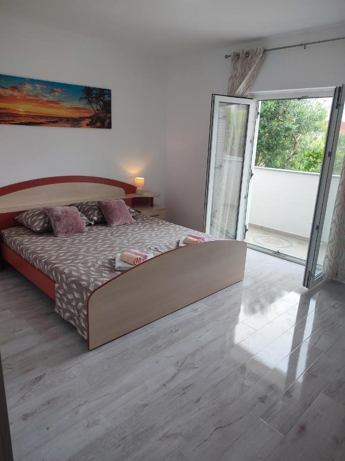 Apartment Valeria Lopar Exterior photo