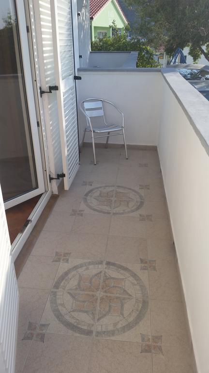 Apartment Valeria Lopar Exterior photo
