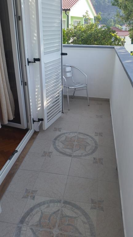 Apartment Valeria Lopar Exterior photo