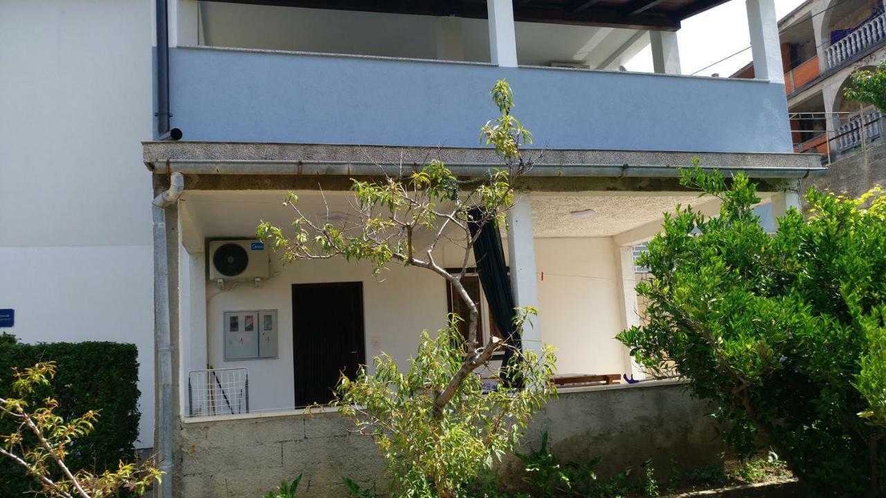 Apartment Valeria Lopar Exterior photo