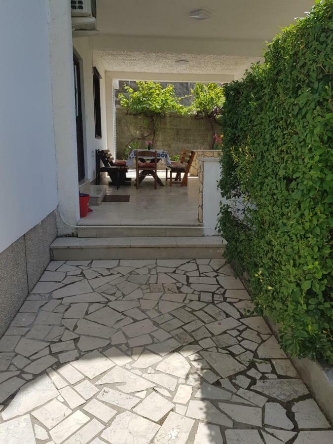 Apartment Valeria Lopar Exterior photo